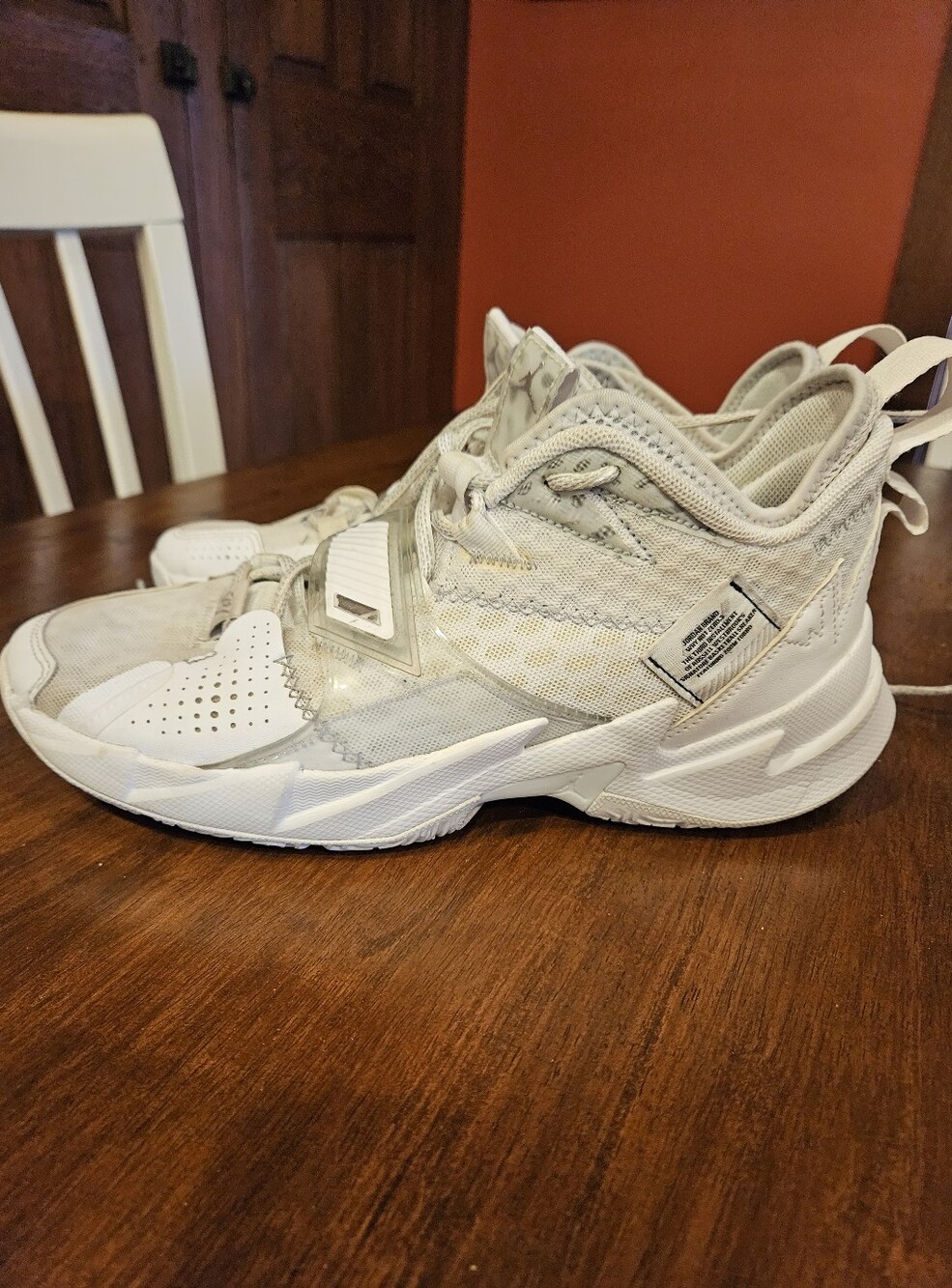 White Athletic Sneakers - Breathable Lightweight Design With Sof Sole Insoles